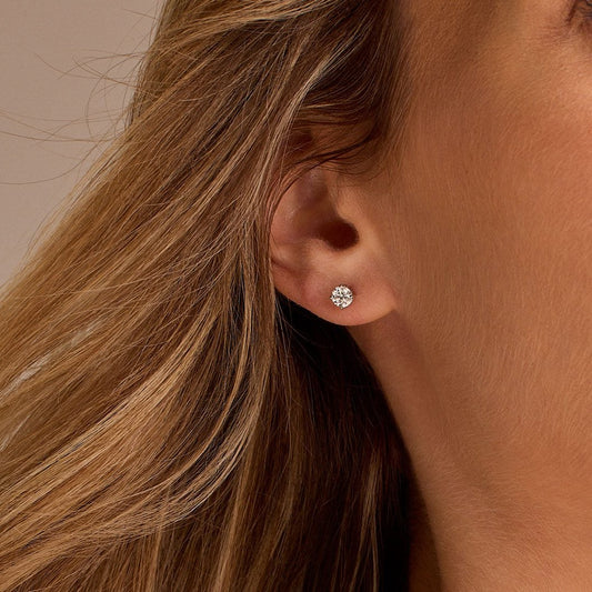 18ct White Gold Diamond Stud Earrings at DMR