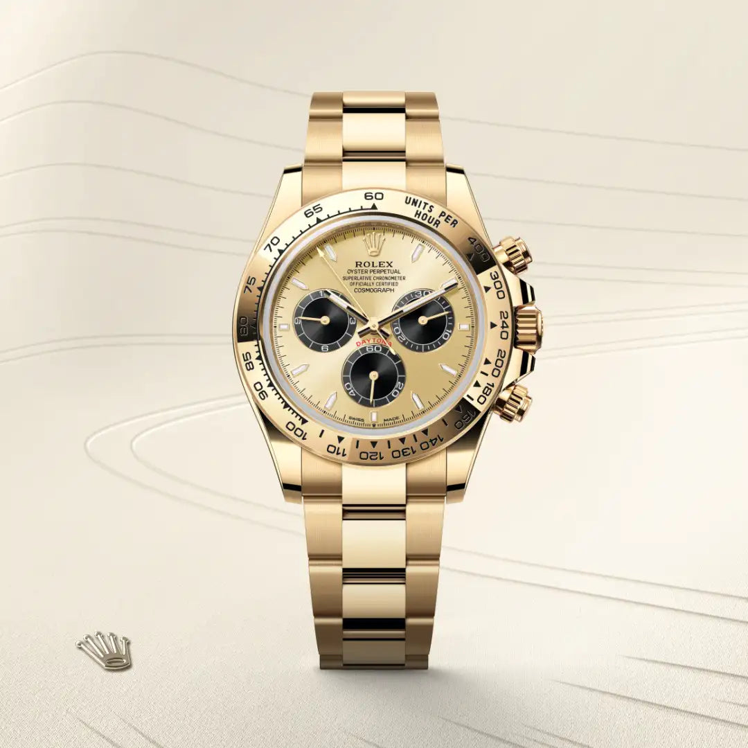 Rolex Cosmograph Daytona in 18 ct yellow gold with a Golden and bright black dial, Fixed, with engraved tachymetric scale, in 18 ct yellow gold bezel, Oyster, three-piece solid links bracelet