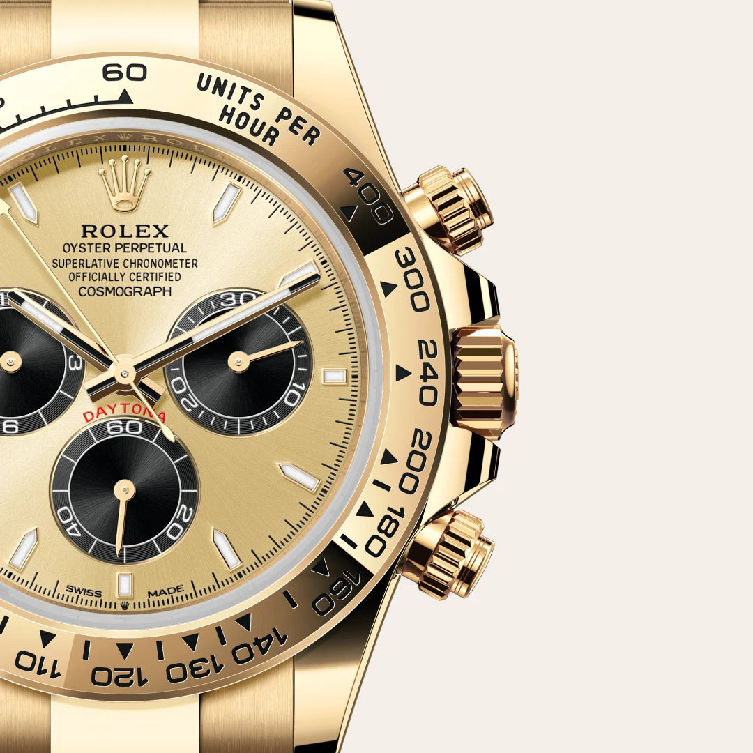 Rolex Cosmograph Daytona in 18 ct yellow gold with a Golden and bright black dial, Fixed, with engraved tachymetric scale, in 18 ct yellow gold bezel, Oyster, three-piece solid links bracelet