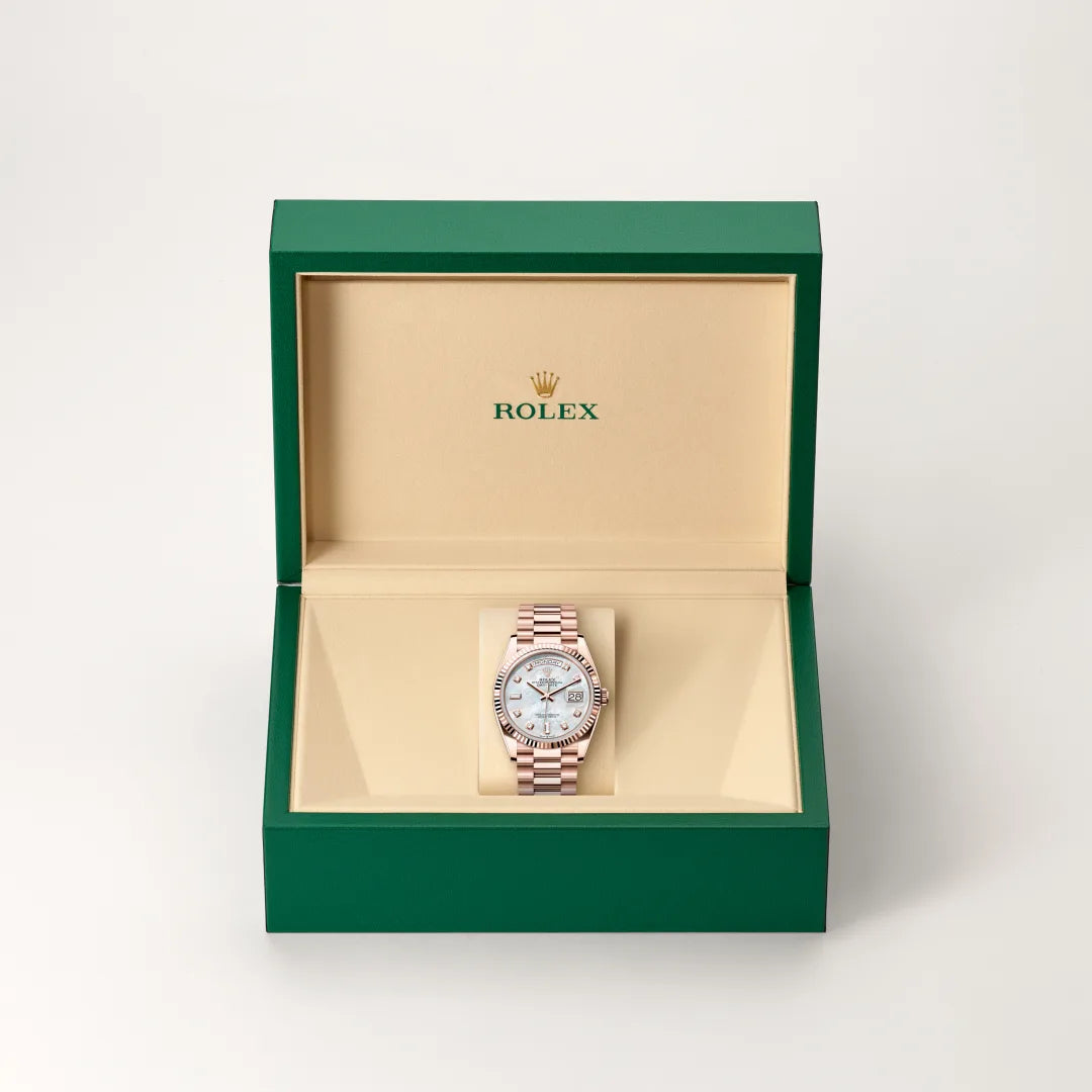 Rolex Day-Date 36 in 18 ct Everose gold with a White mother-of-pearl set with diamonds dial, Fluted bezel, President, semi-circular three-piece links bracelet