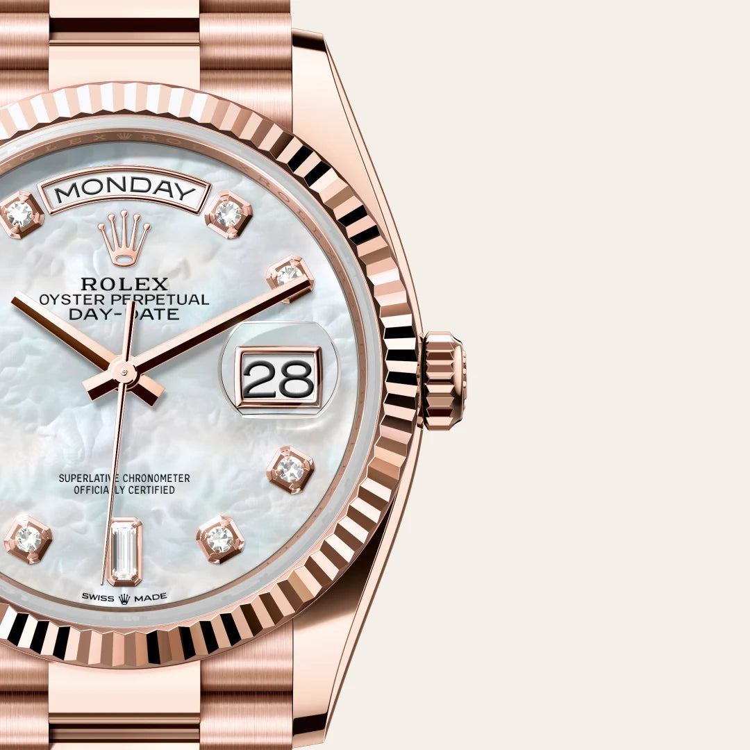 Rolex Day-Date 36 in 18 ct Everose gold with a White mother-of-pearl set with diamonds dial, Fluted bezel, President, semi-circular three-piece links bracelet