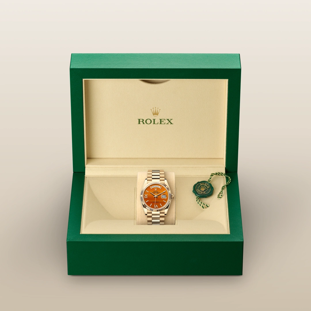 Rolex Day-Date 36 in 18 ct yellow gold with a Carnelian set with diamonds dial, Fluted bezel, President, semi-circular three-piece links bracelet
