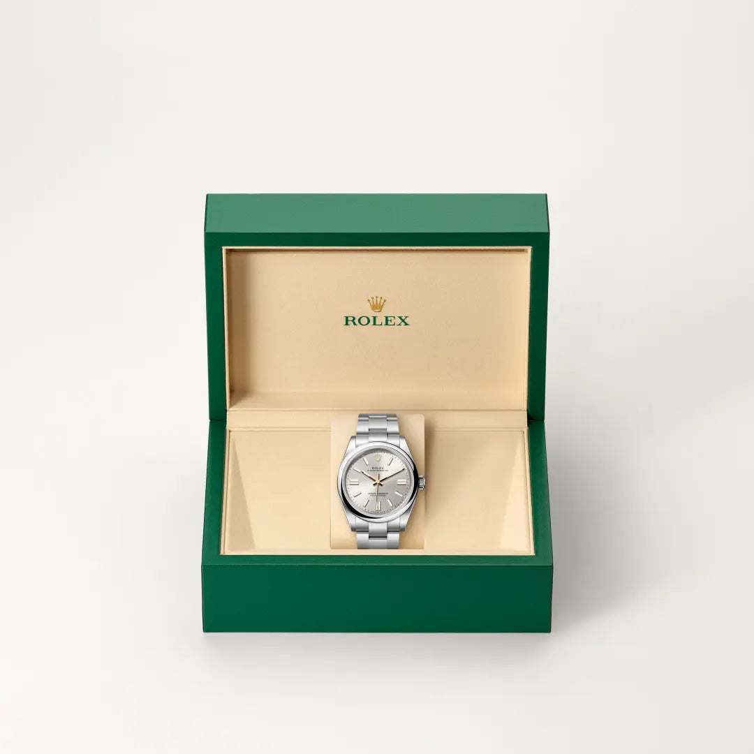Rolex Oyster Perpetual 41 in Oystersteel with a Silver dial, Domed bezel, Oyster, three-piece solid links bracelet