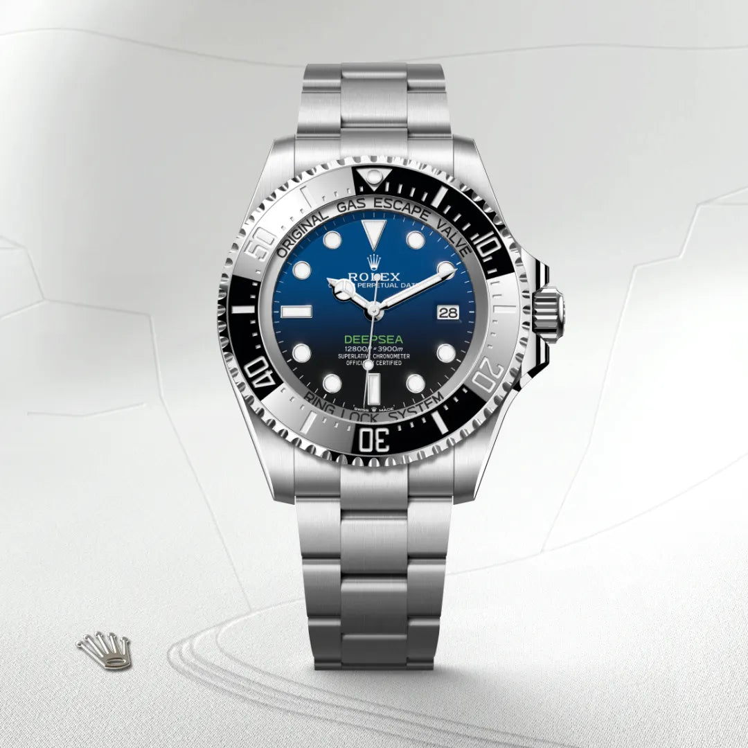Rolex Rolex Deepsea in Oystersteel with a D-blue dial, Unidirectional rotatable 60-minute graduated, scratch-resistant Cerachrom insert in black ceramic, numerals and graduations coated in platinum bezel, Oyster, three-piece solid links bracelet