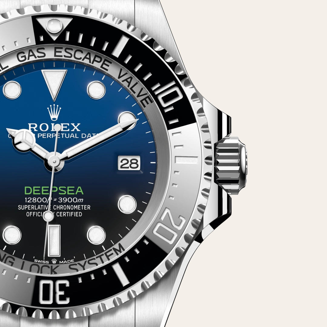 Rolex Rolex Deepsea in Oystersteel with a D-blue dial, Unidirectional rotatable 60-minute graduated, scratch-resistant Cerachrom insert in black ceramic, numerals and graduations coated in platinum bezel, Oyster, three-piece solid links bracelet