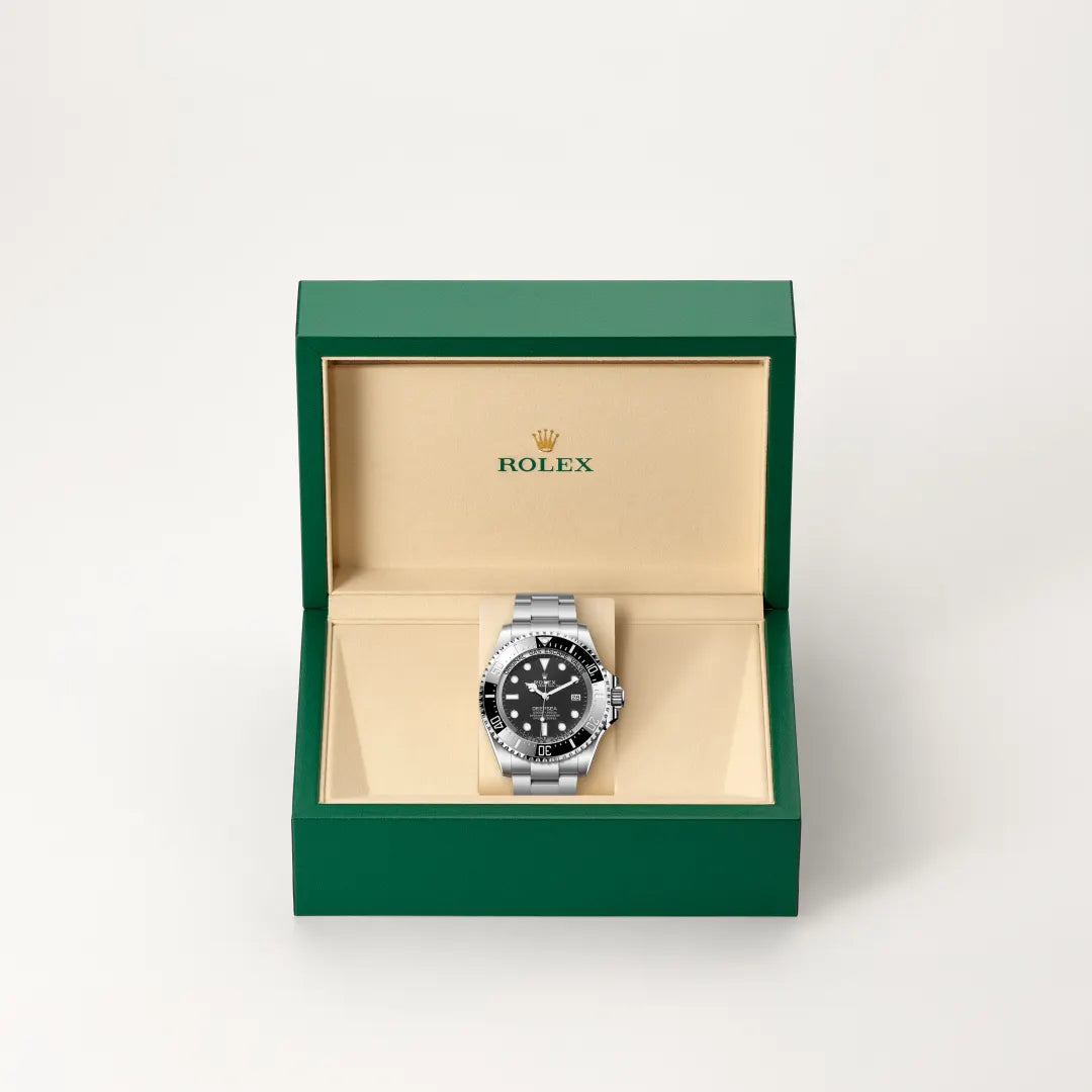 Rolex Rolex Deepsea in Oystersteel with a Intense black dial, Unidirectional rotatable 60-minute graduated, scratch-resistant Cerachrom insert in black ceramic, numerals and graduations coated in platinum bezel, Oyster, three-piece solid links bracelet