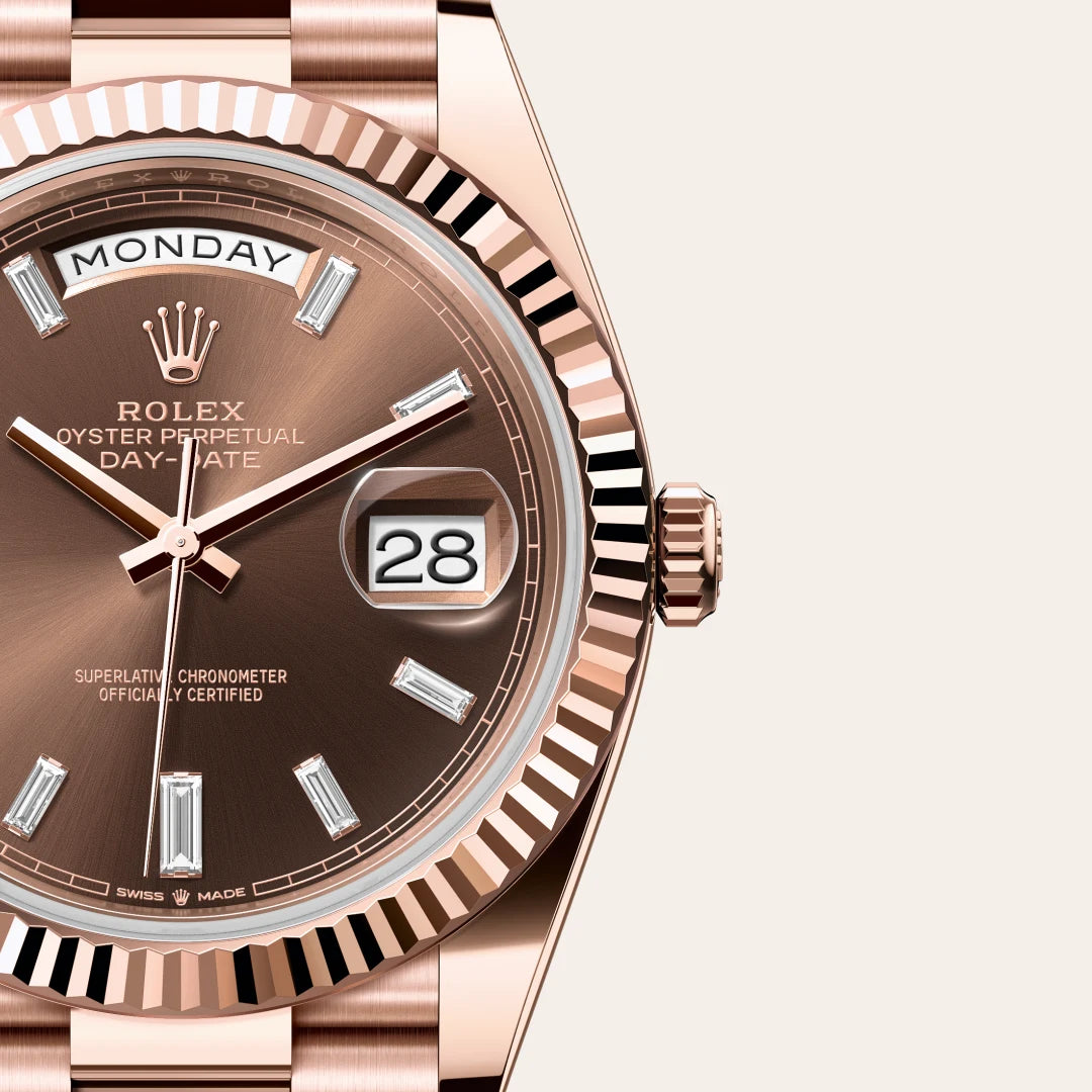 Rolex Day-Date 40 in 18 ct Everose gold with a Chocolate set with diamonds dial, Fluted bezel, President, semi-circular three-piece links bracelet