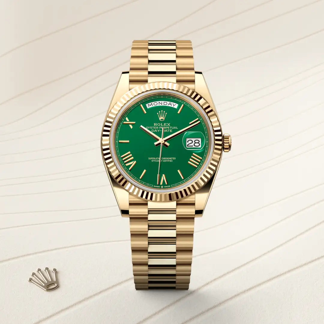 Rolex Day-Date 40 in 18 ct yellow gold with a Green dial, Fluted bezel, President, semi-circular three-piece links bracelet