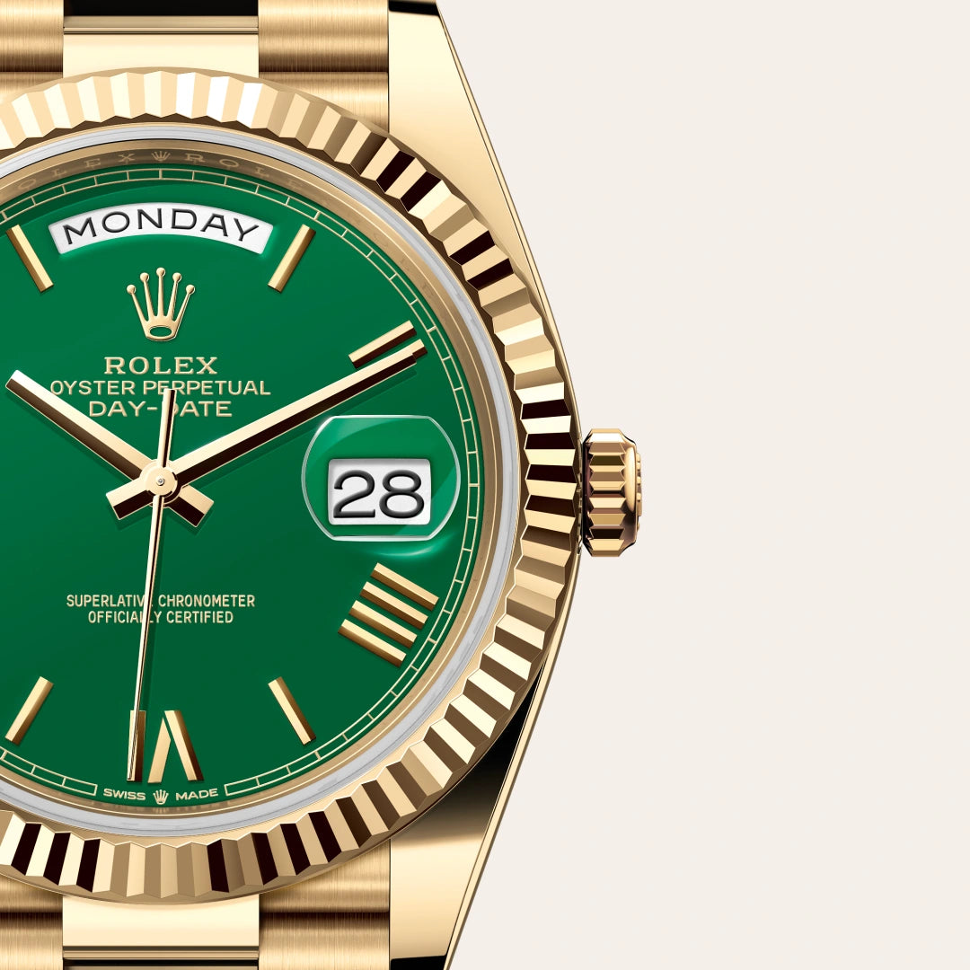 Rolex Day-Date 40 in 18 ct yellow gold with a Green dial, Fluted bezel, President, semi-circular three-piece links bracelet