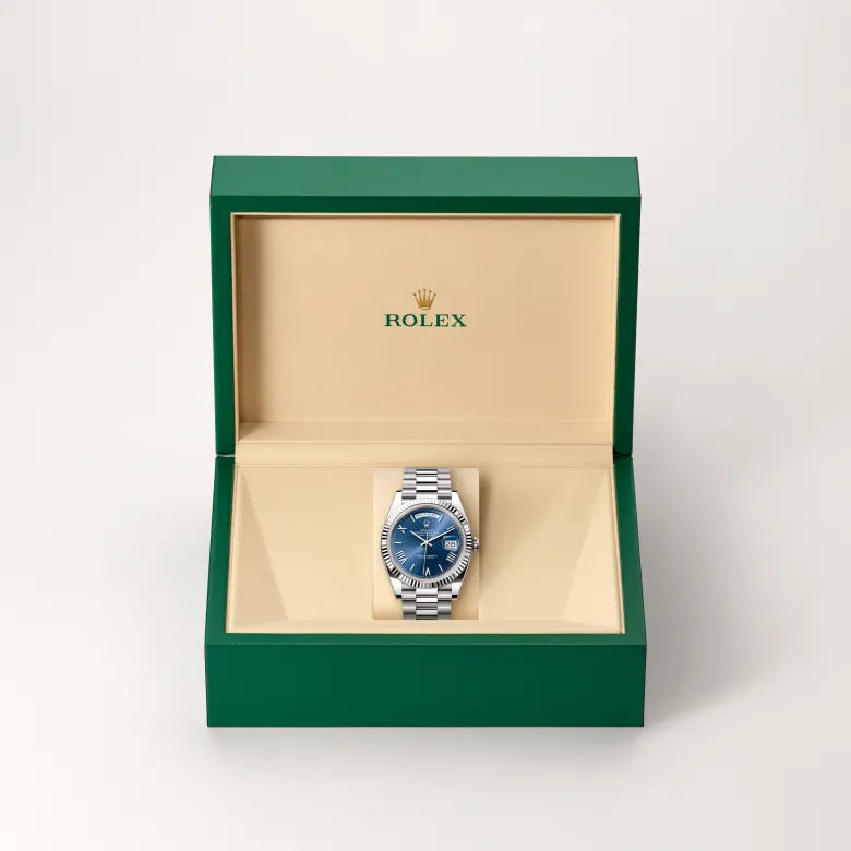 Rolex Day-Date 40 in 18 ct white gold with a Bright blue dial, Fluted bezel, President, semi-circular three-piece links bracelet