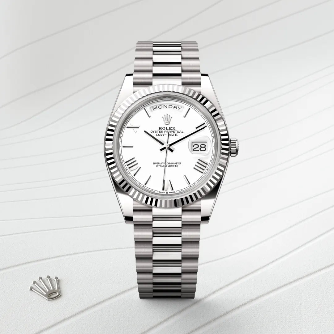 Rolex Day-Date 40 in 18 ct white gold with a White dial, Fluted bezel, President, semi-circular three-piece links bracelet