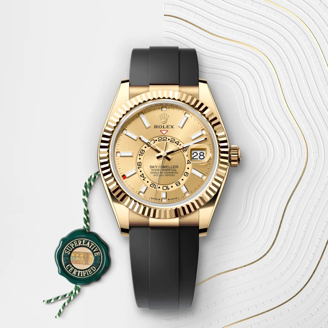 Rolex Sky-Dweller in 18 ct yellow gold with a Champagne-colour dial, Fluted, bidirectional rotatable Rolex Ring Command bezel, Oysterflex bracelet