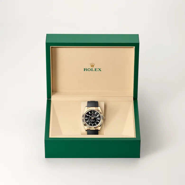 Rolex Sky-Dweller in 18 ct yellow gold with a Bright black dial, Fluted, bidirectional rotatable Rolex Ring Command bezel, Oysterflex bracelet