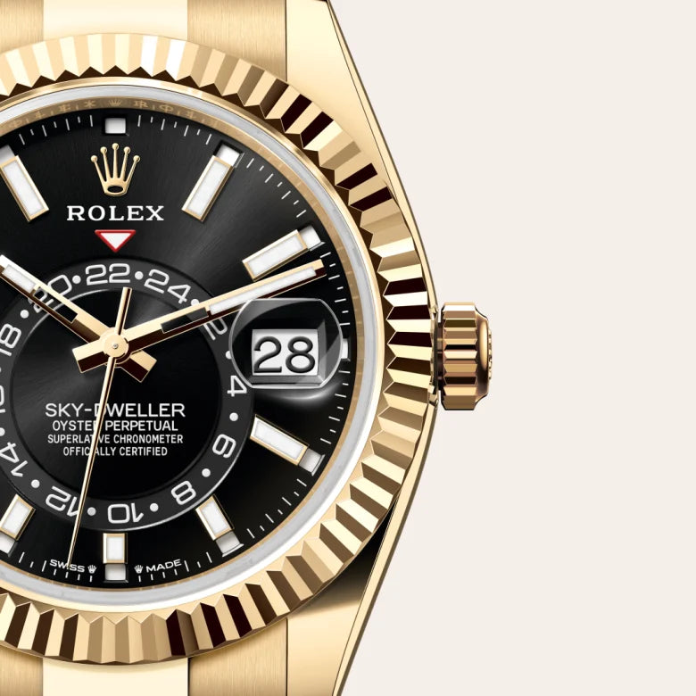 Rolex Sky-Dweller in 18 ct yellow gold with a Bright black dial, Fluted, bidirectional rotatable Rolex Ring Command bezel, Oyster, three-piece solid links bracelet