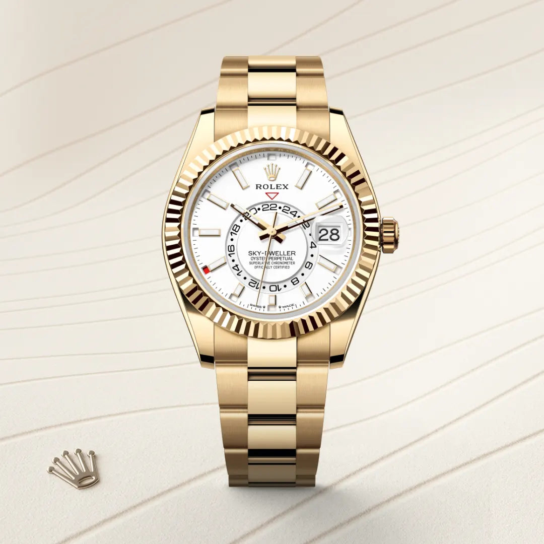 Rolex Sky-Dweller in 18 ct yellow gold with a Intense white dial, Fluted, bidirectional rotatable Rolex Ring Command bezel, Oyster, three-piece solid links bracelet
