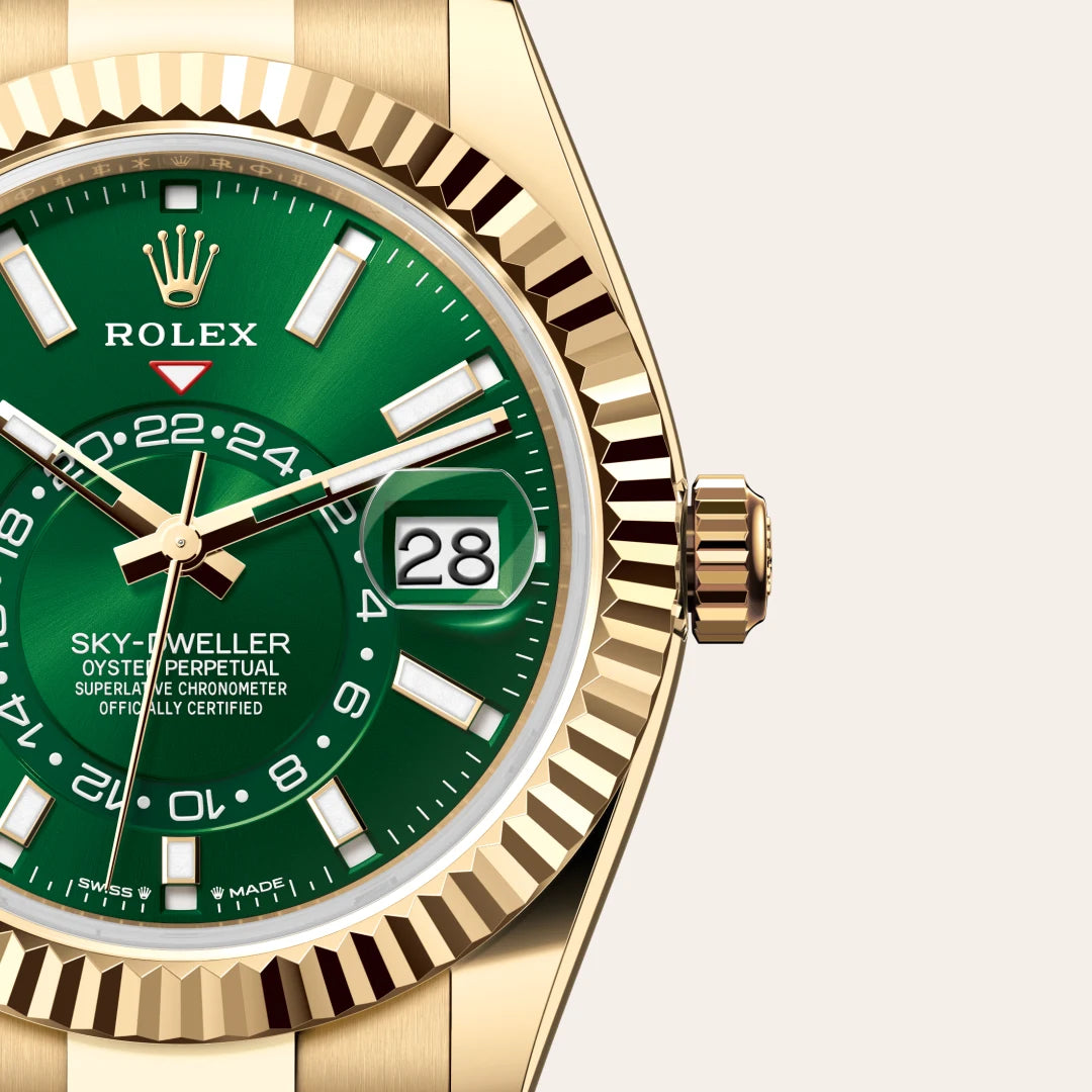 Rolex Sky-Dweller in 18 ct yellow gold with a Bright green dial, Fluted, bidirectional rotatable Rolex Ring Command bezel, Oyster, three-piece solid links bracelet